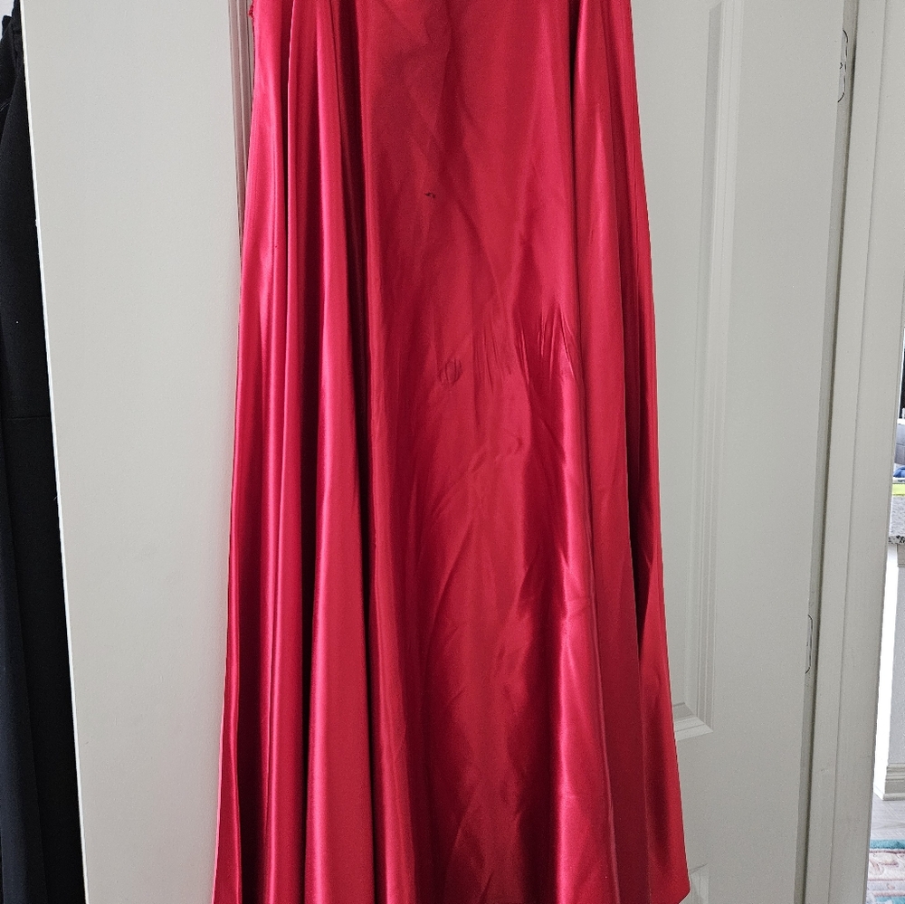 Red flared maxi skirt,med, Ralph Lauren, 100% acetate 29 in waist. 40 in length